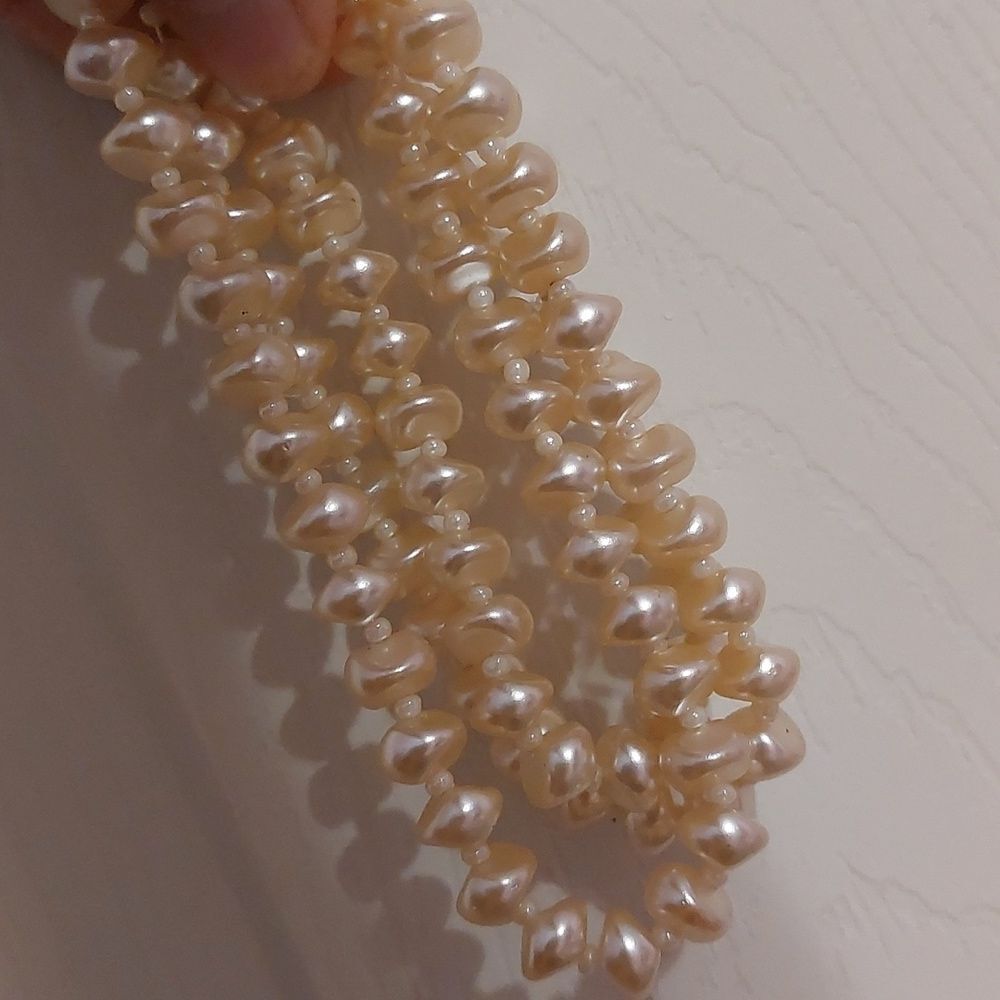 Vintage Pearlescent Faux Pearls Necklace No Clasp Pullover Styling - Picture 6 of 6